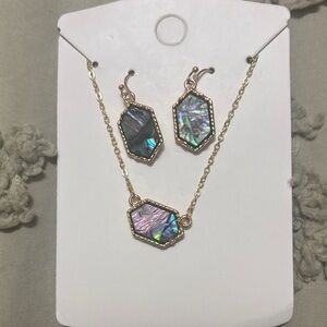 Elegant Gold and Iridescent Jewelry Set